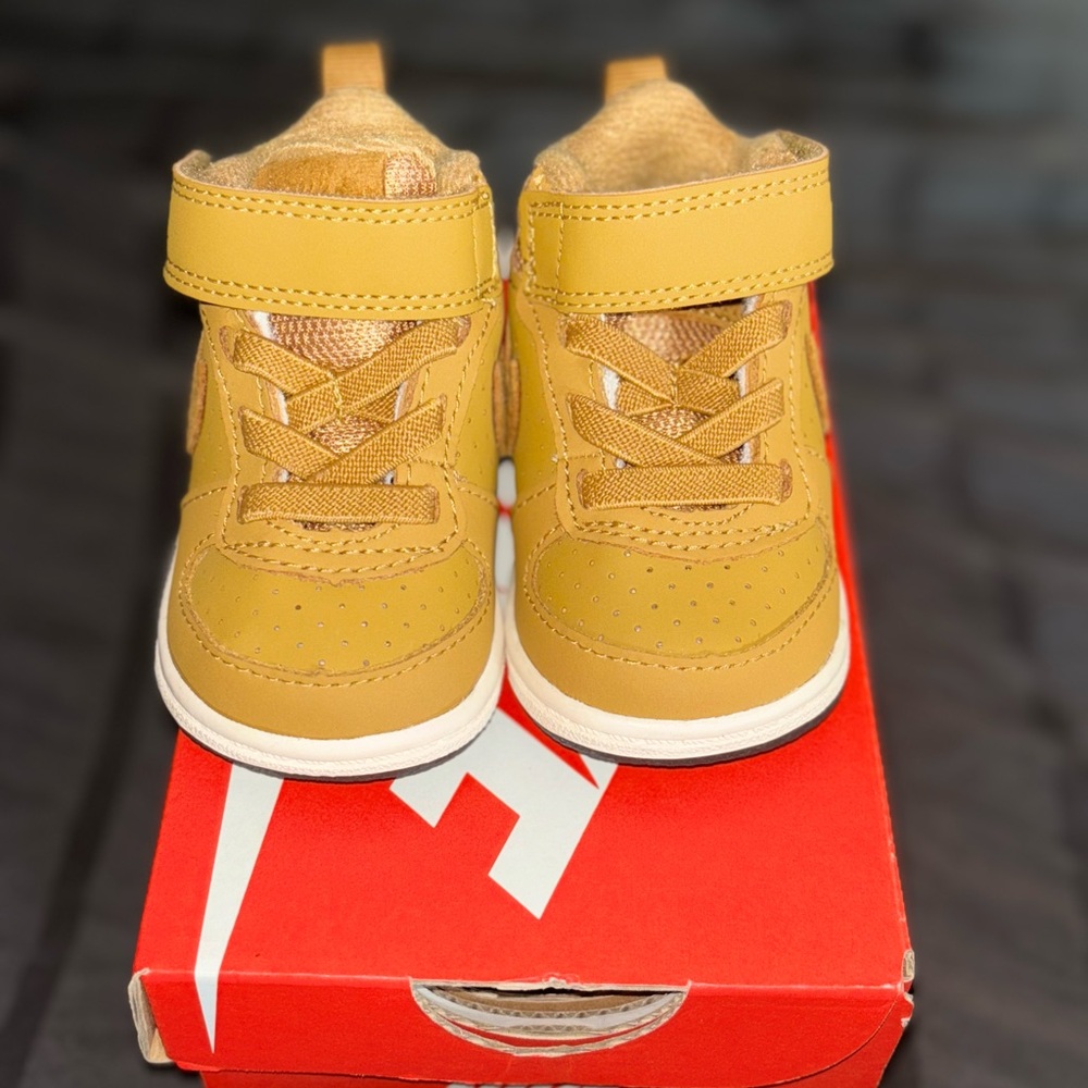 NIKE COURT BOROUGH MID